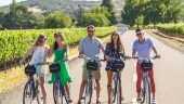 Entertaining bike tour